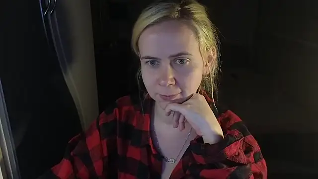 Riley_Roo 现场XXX聊天