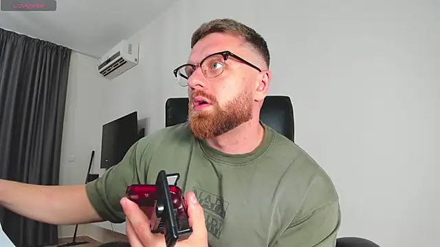 Pokazy przed kamerką – Findom_guy