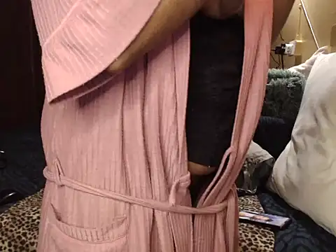 LONGBLKCLIT36's Live XXX Chat