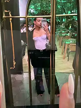 Chatroom XXX en direct de ZaraLuuv