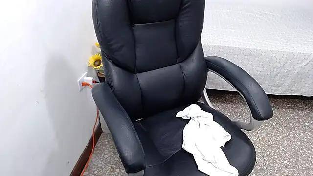 emiliaa_hot live XXX chat