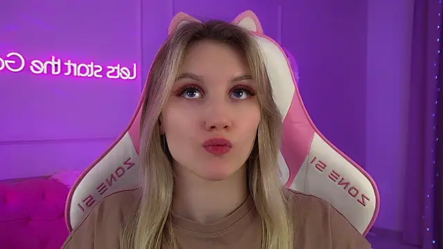 StacyEvances' Live XXX Chat