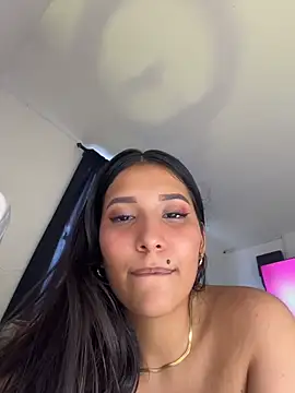 IsabellaJoness_ Adlı Modelin Canlı XXX Sohbeti