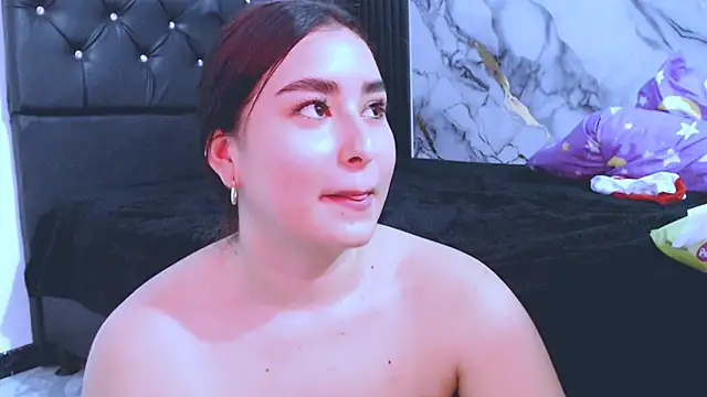 MiaLeon09 লাইভ XXX চ্যাট