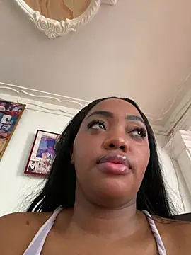 MonicaSex_ Adlı Modelin Canlı XXX Sohbeti