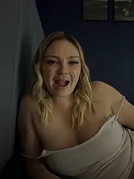 XXX chat uživo modela Sky25x