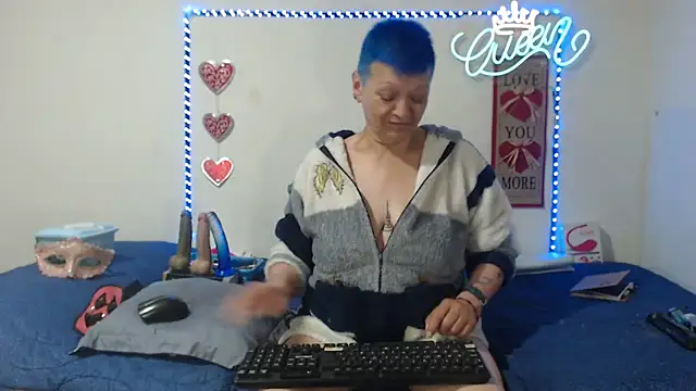 loquitaqueen011: διαδικτυακό σόου στην κάμερα