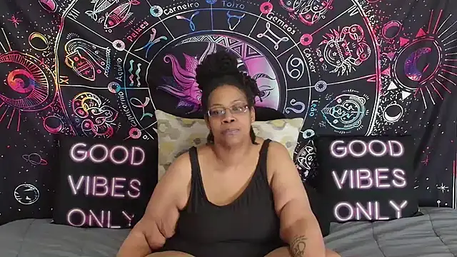 RENAESPLEASUREPALACE – Naživo XXX chat