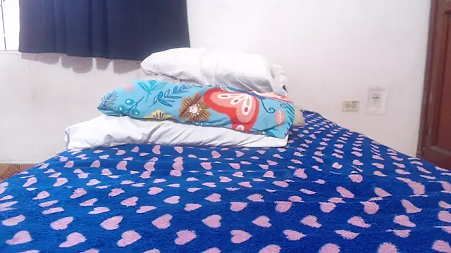 CurvyHeat: διαδικτυακό σόου στην κάμερα