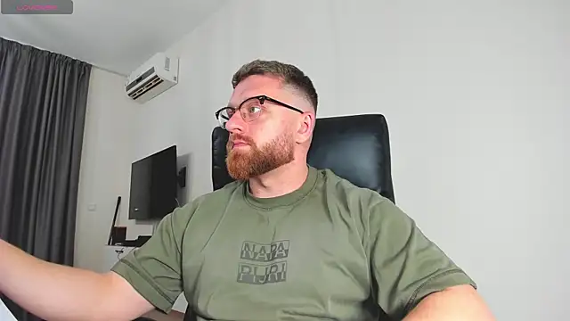 Show modela Findom_guy na web-kameri