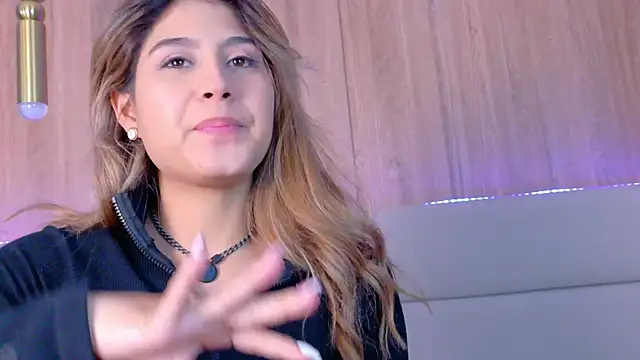 ZoehAngel Adlı Modelin Canlı XXX Sohbeti