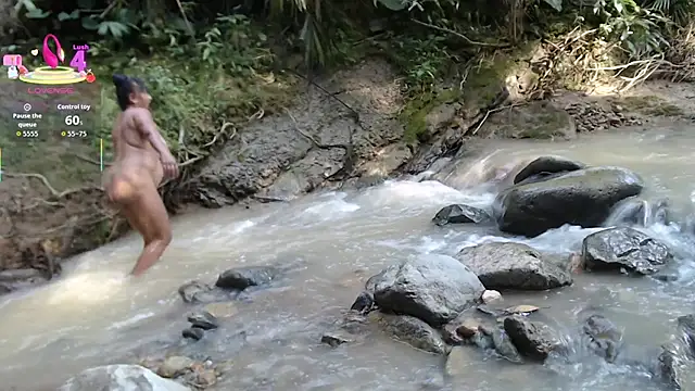 esmeralda_li: διαδικτυακό σόου στην κάμερα