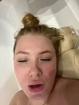 Chat +18 de _Leya_ ao vivo