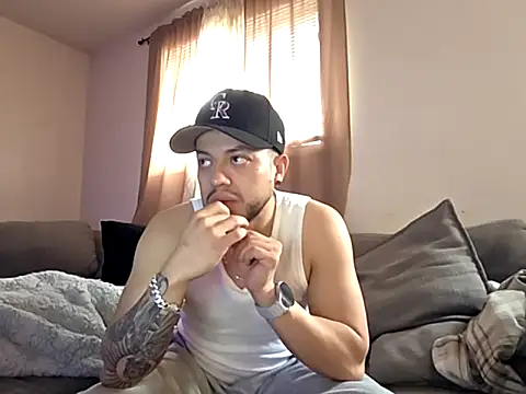 Daddyymamii: онлайн-секс-чат