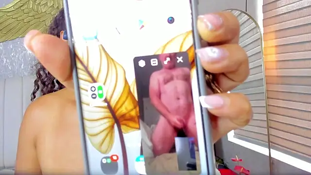 EmmaFerrary live XXX chat