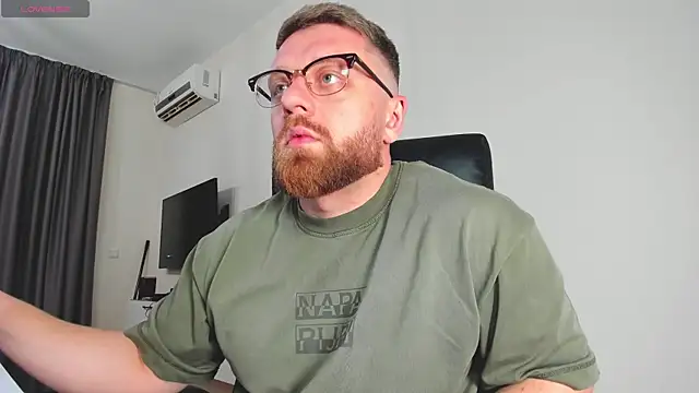 Show modela Findom_guy na web-kameri