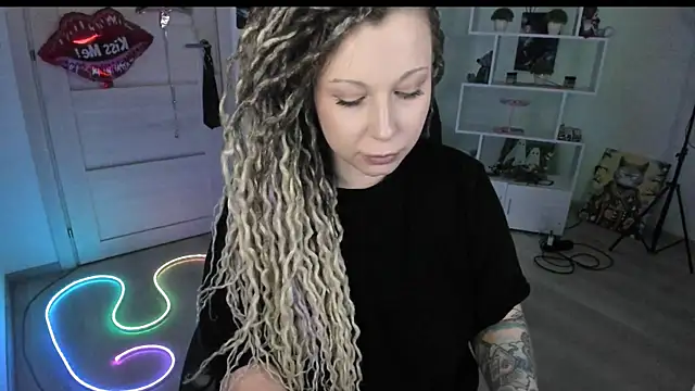 Chatroom XXX en direct de HoneySallyMoore