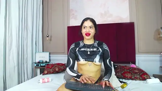 GiaTegel's Live XXX Chat