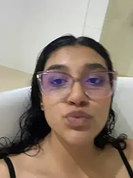 Chat +18 de ValentiinaCruz ao vivo