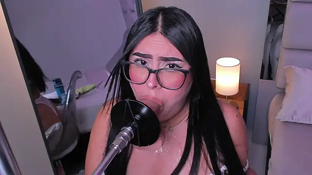 แชท XXX สดของ Amy_whittee