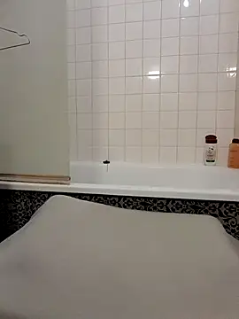 80julien 网络视讯表演