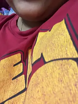 radhikkaa élő XXX-chatje