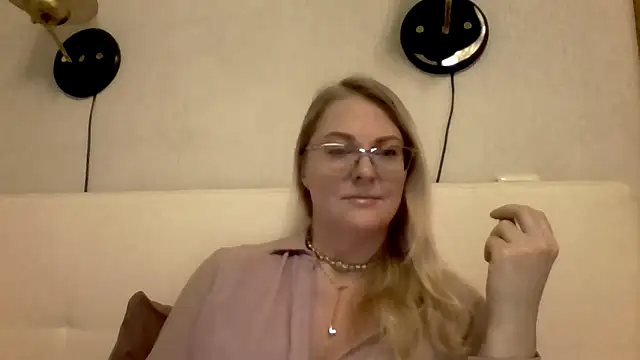 Sembang XXX Secara Langsung Emilia99