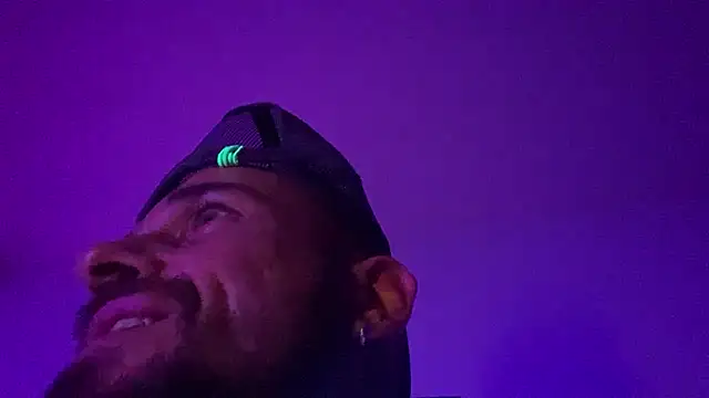 Chatroom XXX en direct de Guyst049