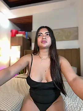 Bombshell_Rebbecca 网络视讯表演