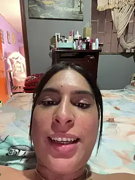 Pokazy przed kamerką – charlotte_stevenss_