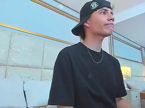 AronTawers: онлайн-секс-чат