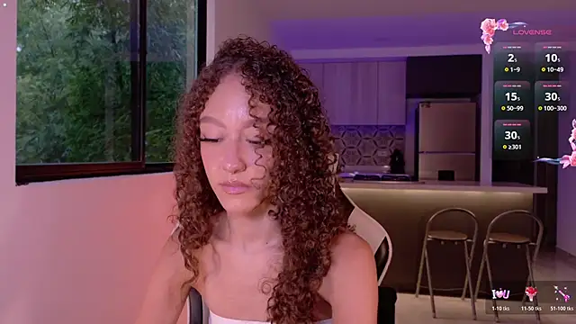 ChloeMoreti Chat XXX live