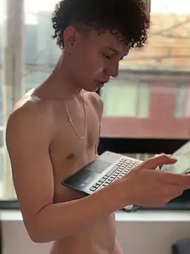 yoursexyjose élő XXX-chatje