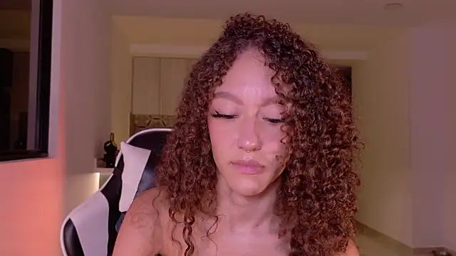 ChloeMoreti: онлайн-секс-чат