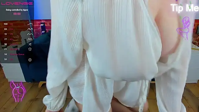 Kamilla_Hot Adlı Modelin Canlı XXX Sohbeti