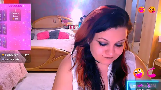 Ariellefoxy 即時 XXX 聊天