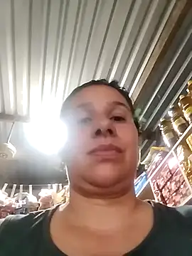 MIA-LARIOS élő XXX-chatje