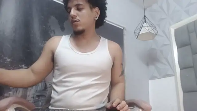 Xfire_boy69 Adlı Modelin Canlı XXX Sohbeti