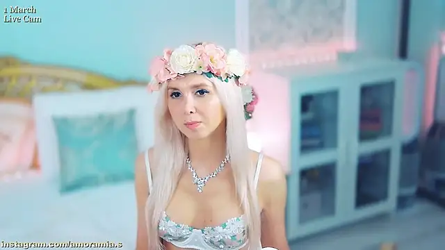 Amoramias Adlı Modelin Canlı XXX Sohbeti