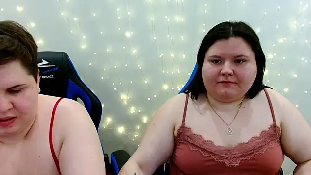 Show modela BeckyAndHellen na web-kameri