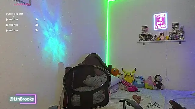 แชท XXX สดของ Annaa_Brooks