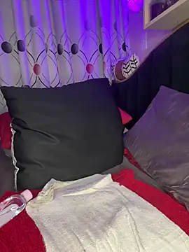 CynnxxxBarb's Live XXX Chat