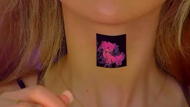 แชท XXX สดของ VanessaVienne