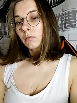 XXX chat uživo modela Aashikalaa