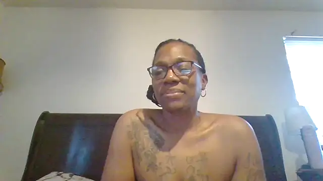 Show modela SweetParadise00 na web-kameri