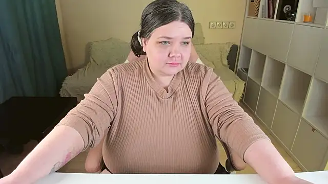 XXX chat uživo modela PlumPie