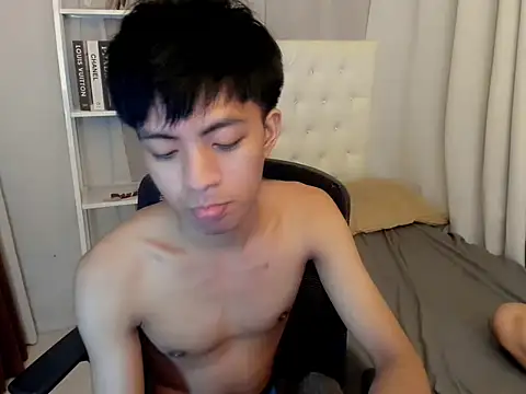 Show modela davincihugecock na web-kameri