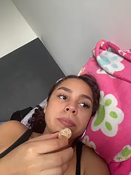Chat +18 de CarolineFyre ao vivo