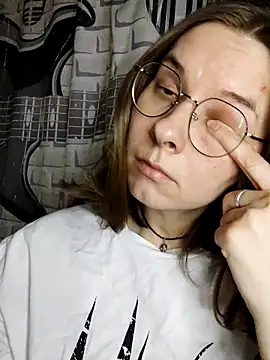 Aashikalaa Adlı Modelin Canlı XXX Sohbeti