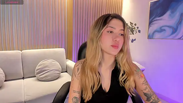 EveBensonX Adlı Modelin Canlı XXX Sohbeti